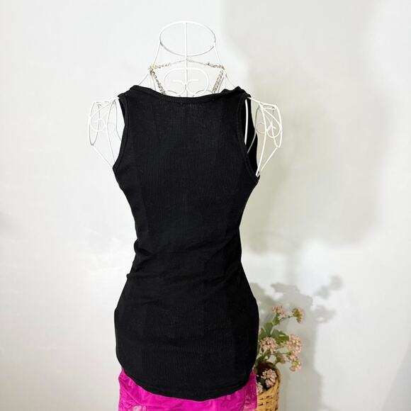 Cute vintage y2k Hooters black & pink glitter skull logo tank top - Picture 5 of 6